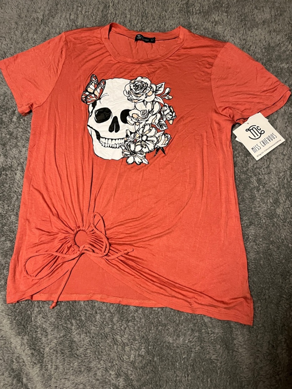 Miss Chievous Coral Salmon Knot Tee Skull & Floral Graphic Design Size L NWT